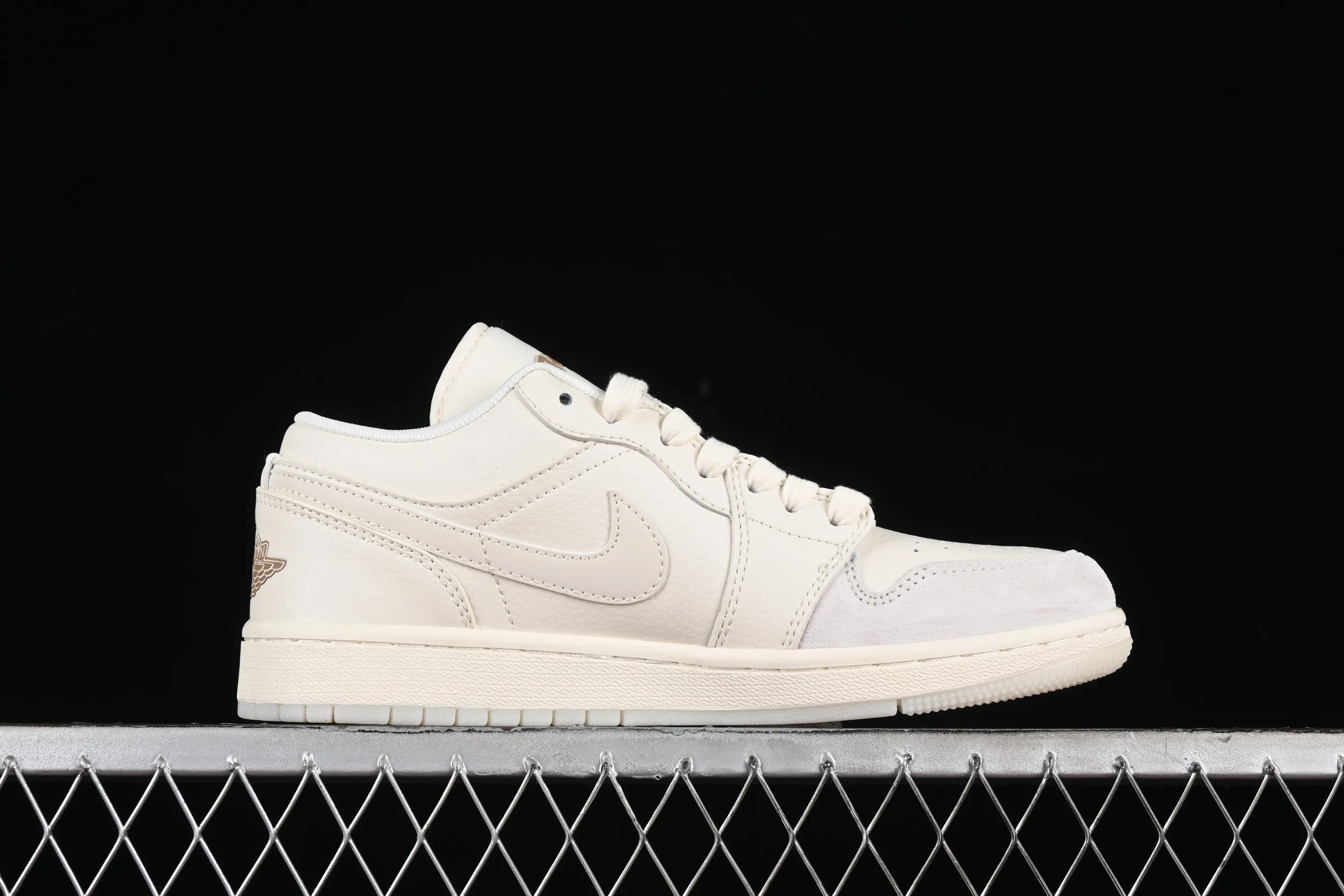 All categories Air Jordan Jordan series basketball shoes Air Jordan 1 Low High-end customized low-top sneakers Air Jordan 1 Low AJ1 Joe 1 Bape joint-Zhuba stitching High-end customized low-top basketball shoes LJ6688-002